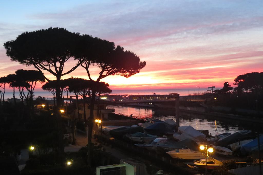Hotel Eden Cinquale Bagian luar foto