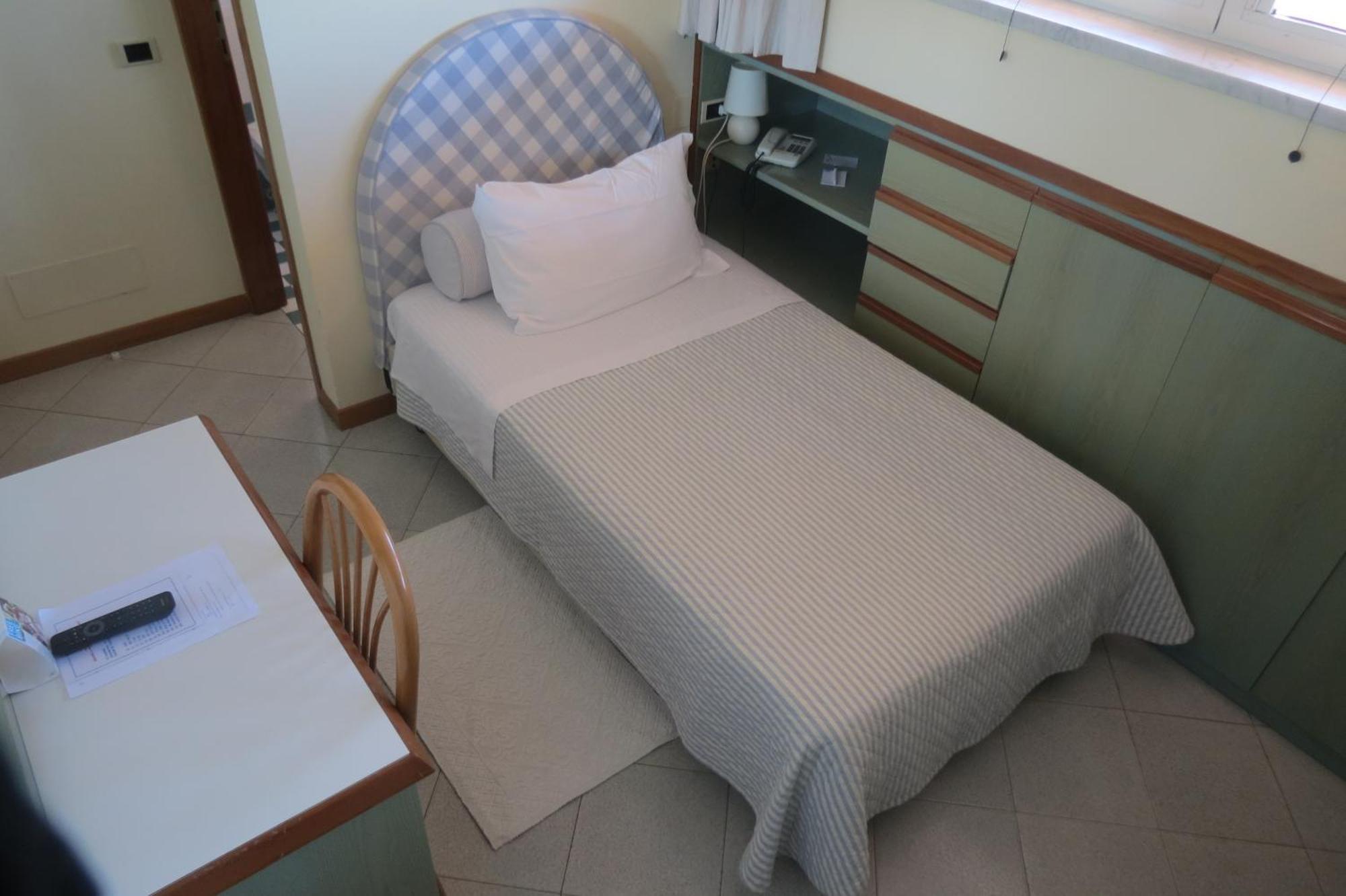 Hotel Eden Cinquale Bagian luar foto