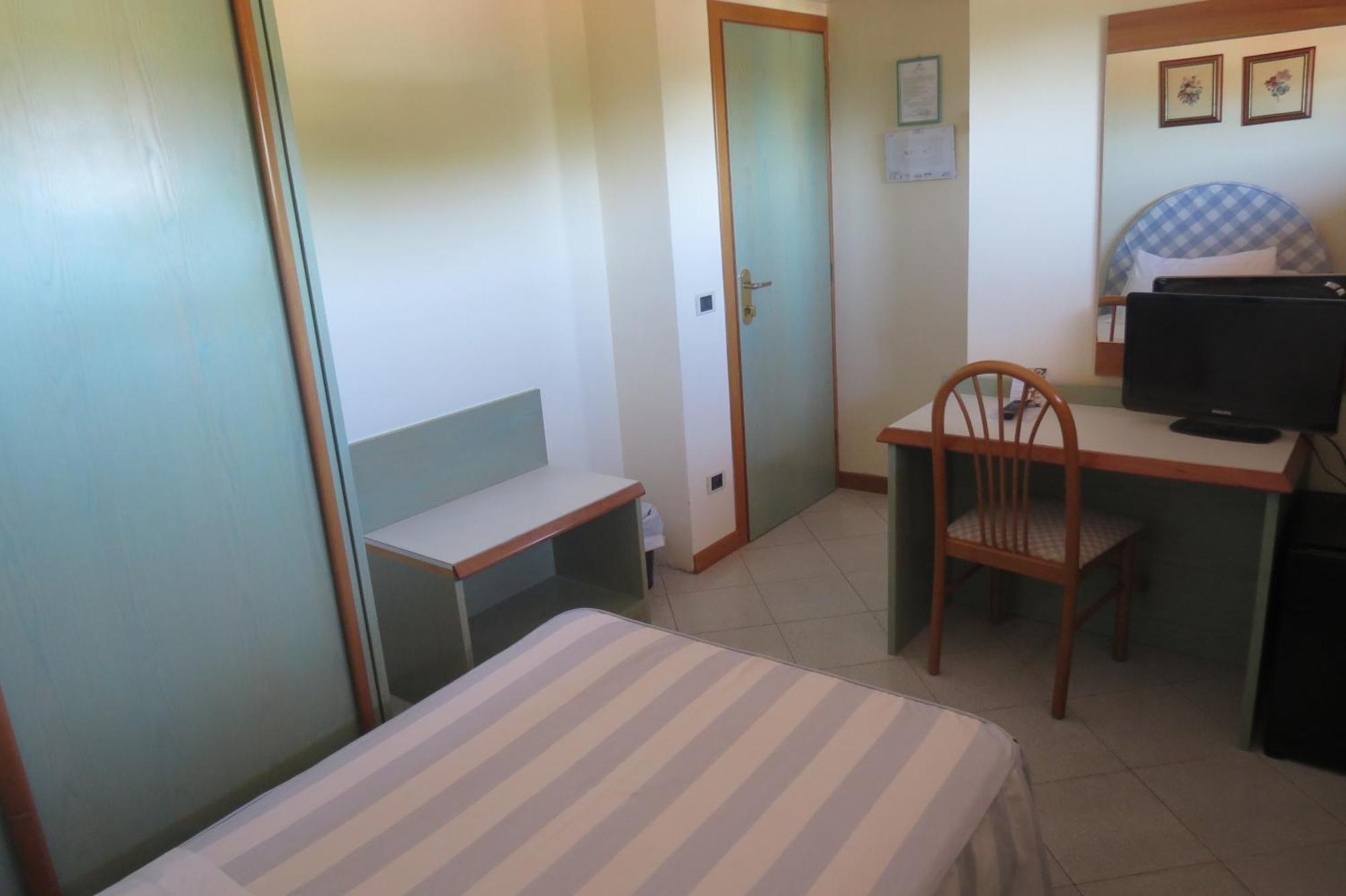 Hotel Eden Cinquale Bagian luar foto
