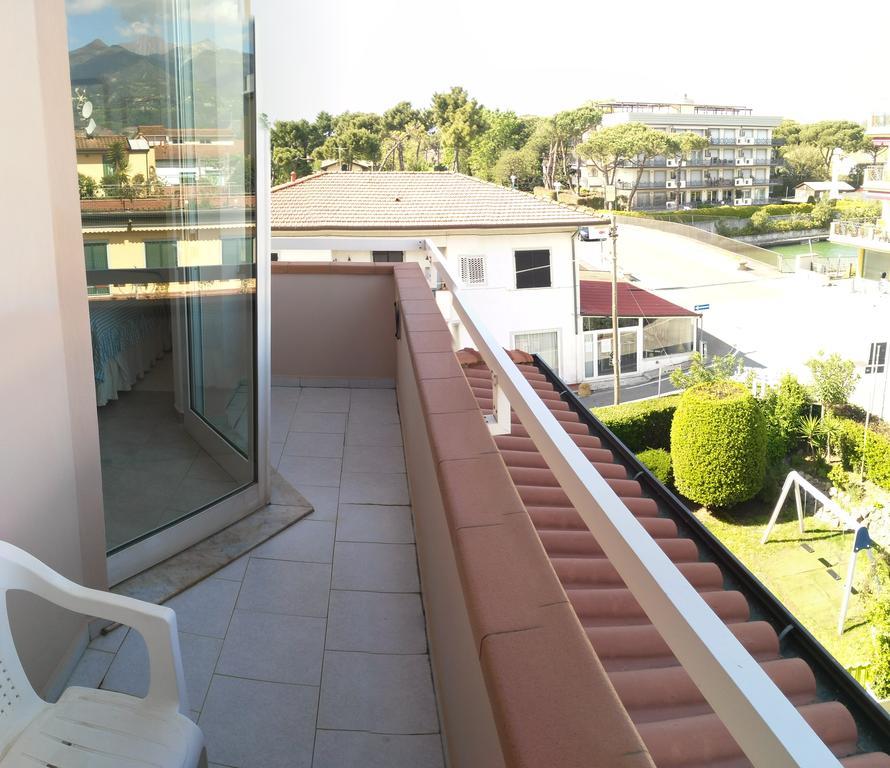 Hotel Eden Cinquale Bagian luar foto