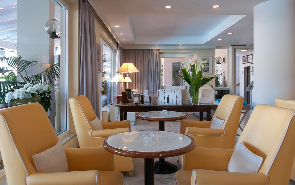 Hotel Eden Cinquale Bagian luar foto