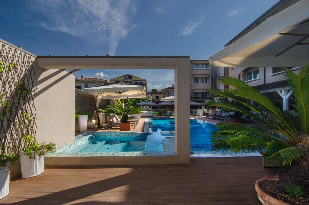 Hotel Eden Cinquale Bagian luar foto