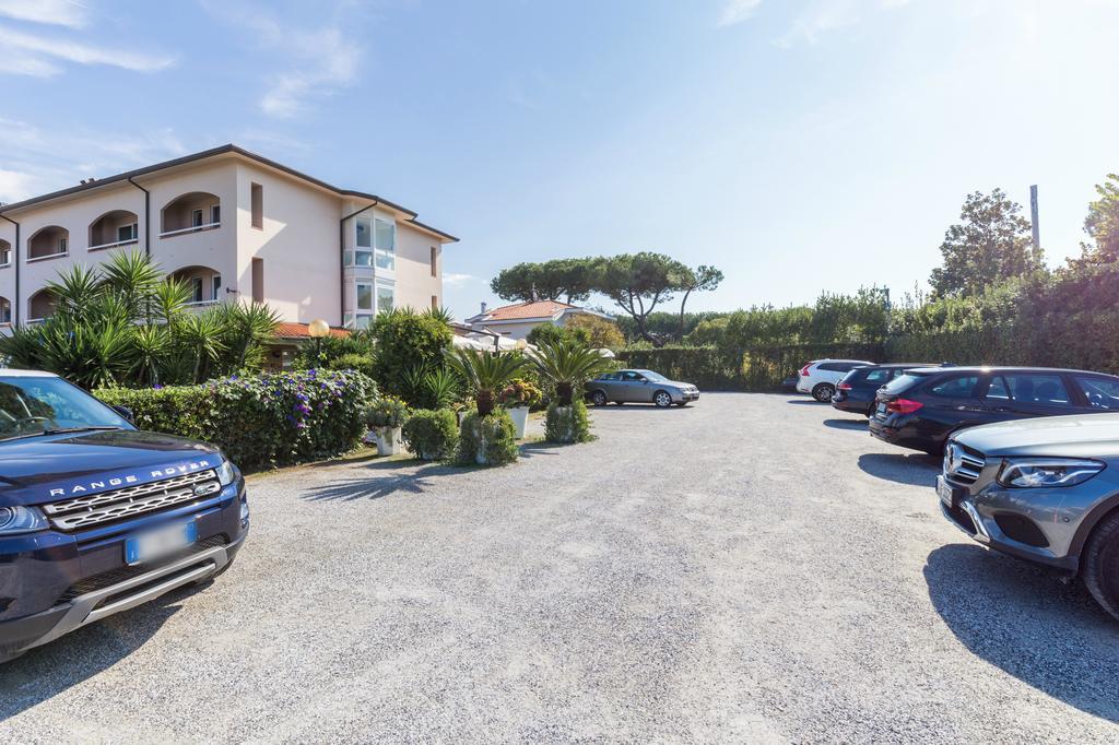 Hotel Eden Cinquale Bagian luar foto