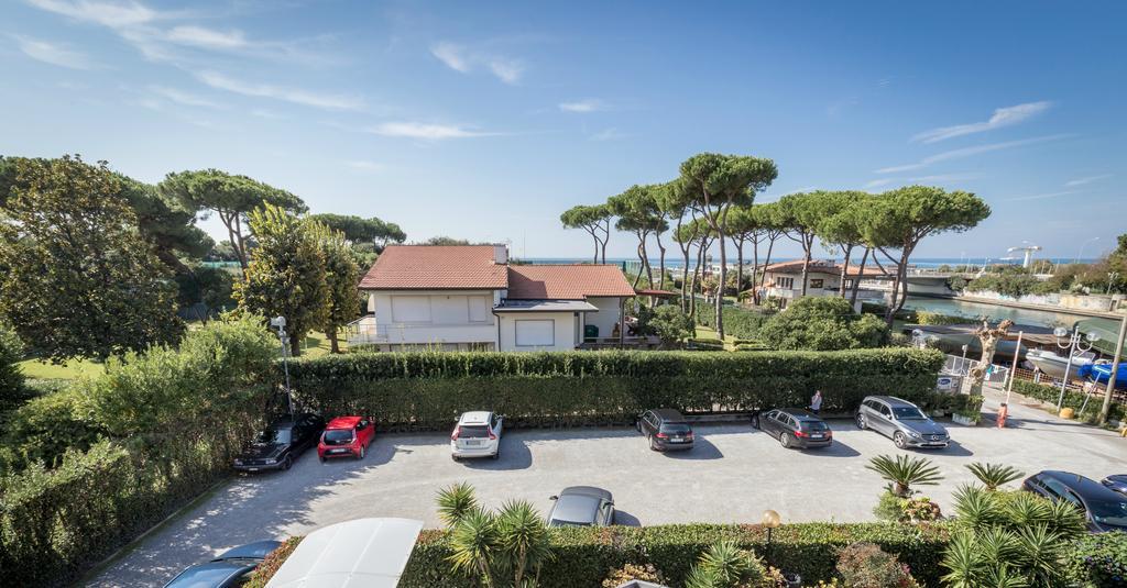 Hotel Eden Cinquale Bagian luar foto